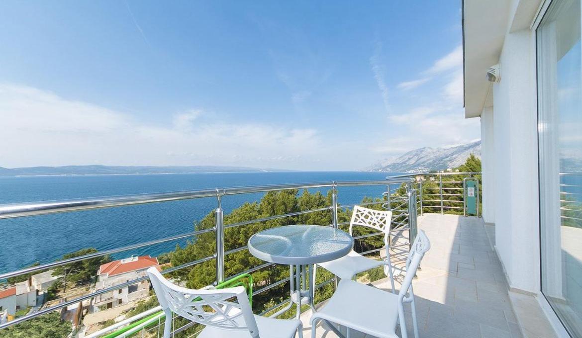Villa Issea Brela Bagian luar foto